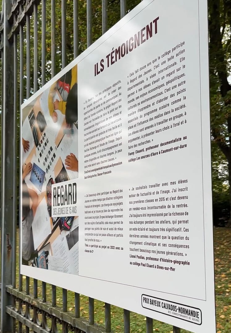 Panneau d'exposition dans le cadre du Prix Bayeux Calvados-Normandie